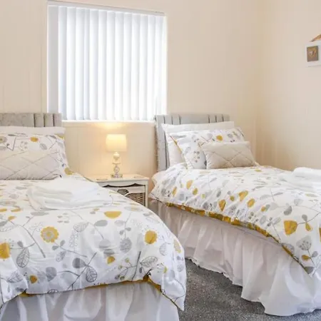 Fabulous Detached Lodge With Hot Tub Two Nights Minimum Stay Bridgnorth Exterior photo
